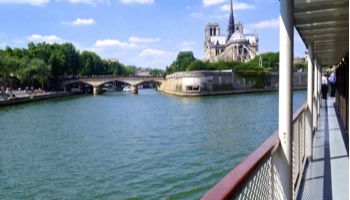 Dîner croisière sur la Seine