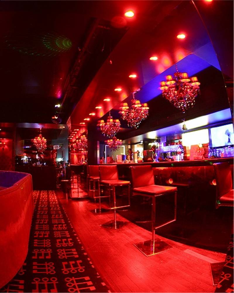 Le Whisper club de striptease à Paris Be Noé