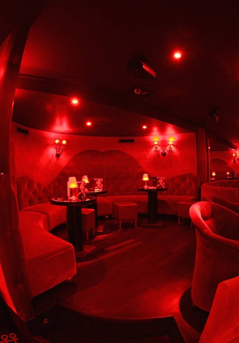 Le Whisper club de striptease à Paris Be Noé